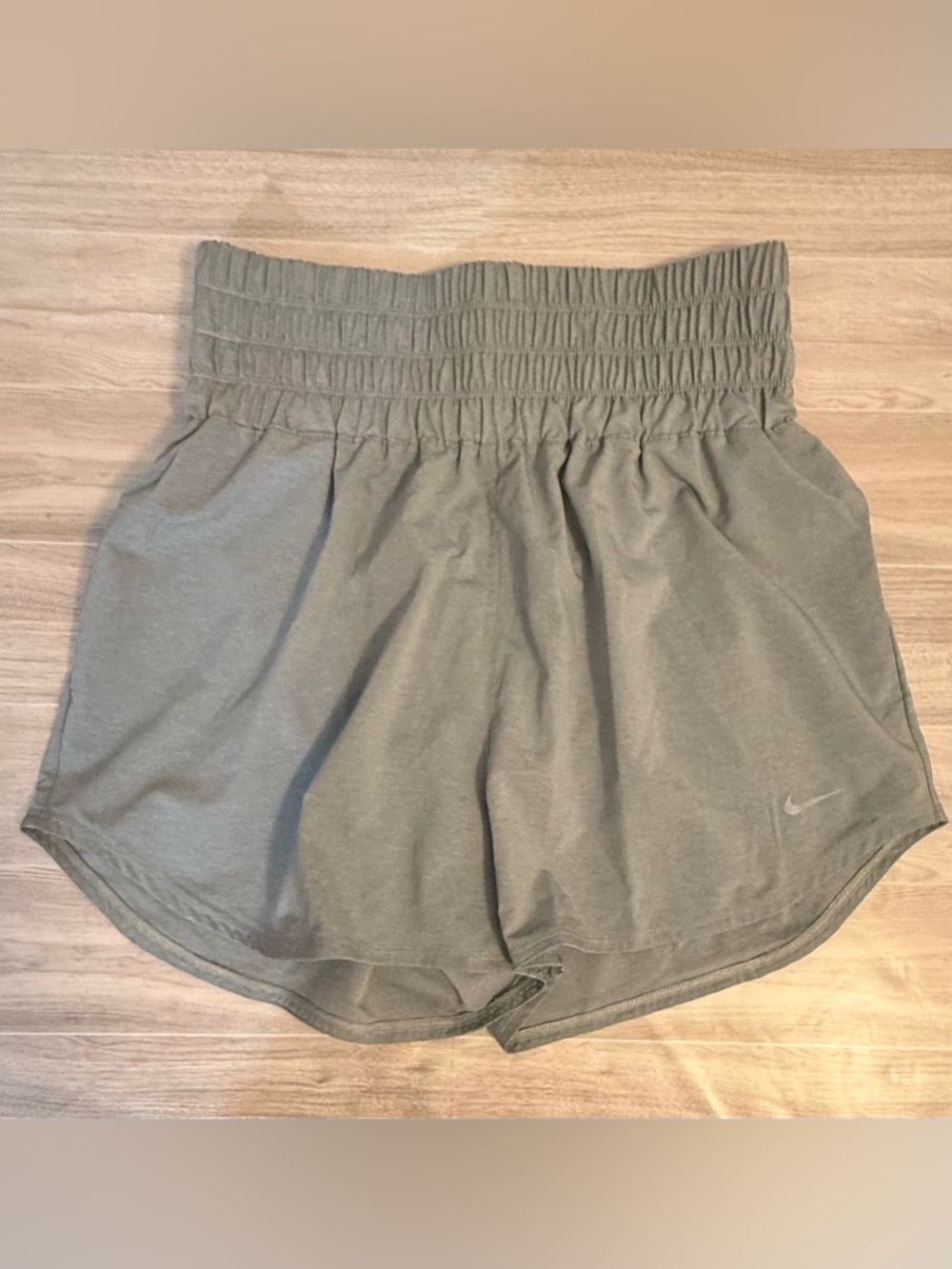 Nike Dri-FIT Loose Fit Training Shorts Womens Medium Gray High Rise Pockets NWT